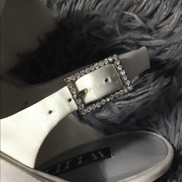 Vera Wang “White” Bow heels 8.5 EUC Rare - Picture 6 of 8